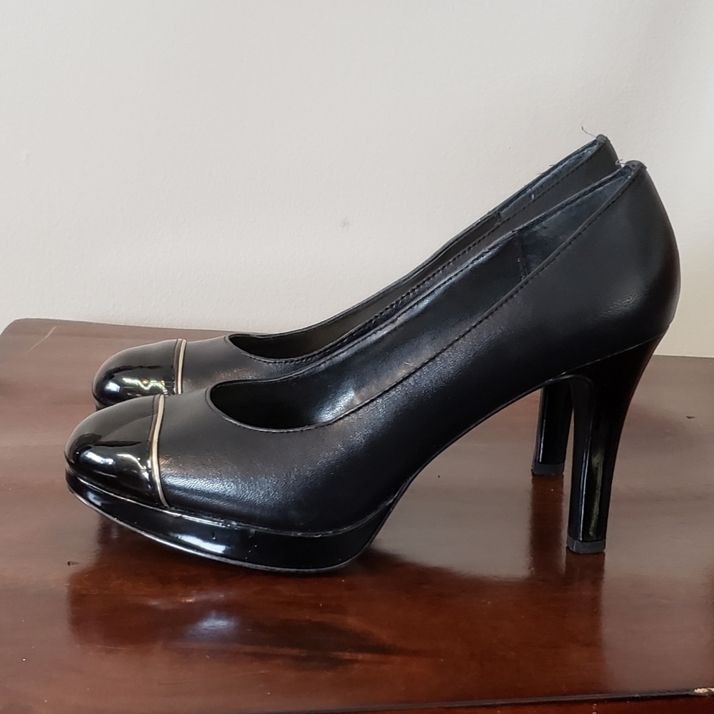 Tahari Black Pumps with Metallic Detail